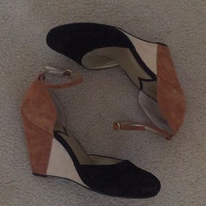 Seychelles Black and Tan wedges